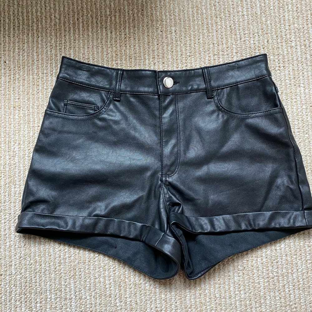 Faux leather short